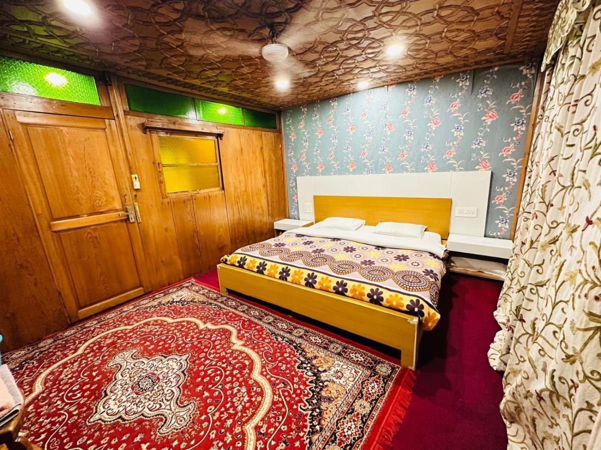 Hayat Group Of Houseboats Ξενοδοχείο Σριναγκάρ Εξωτερικό φωτογραφία